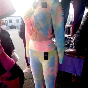 Cute scrunch but tie top